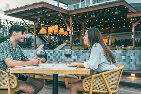 Tropical Suites Hotel