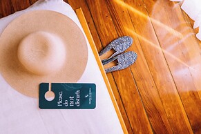 Tropical Suites Hotel