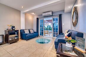 Tropical Suites Hotel