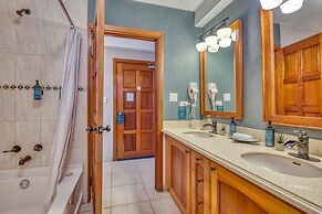 Tropical Suites Hotel