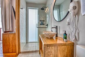 Tropical Suites Hotel