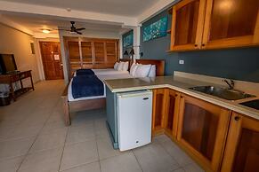 Tropical Suites Hotel