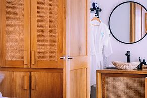 Tropical Suites Hotel