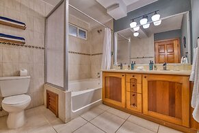 Tropical Suites Hotel