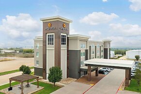 La Quinta Inn & Suites by Wyndham Denton - University Drive