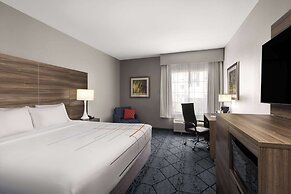 La Quinta Inn & Suites by Wyndham Denton - University Drive