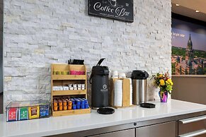 La Quinta Inn & Suites by Wyndham Denton - University Drive