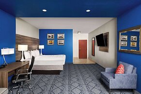 La Quinta Inn & Suites by Wyndham Denton - University Drive