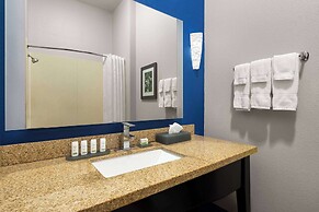 La Quinta Inn & Suites by Wyndham Denton - University Drive