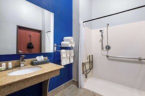 La Quinta Inn & Suites by Wyndham Denton - University Drive