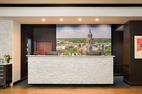 La Quinta Inn & Suites by Wyndham Denton - University Drive