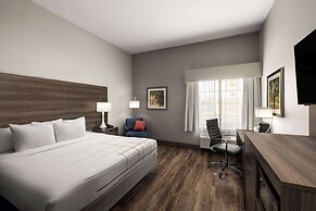 La Quinta Inn & Suites by Wyndham Denton - University Drive