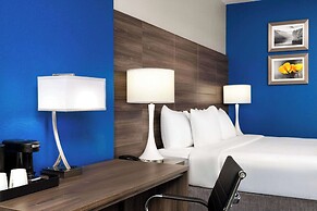 La Quinta Inn & Suites by Wyndham Denton - University Drive