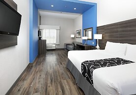 La Quinta Inn & Suites by Wyndham Denton - University Drive