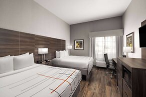 La Quinta Inn & Suites by Wyndham Denton - University Drive