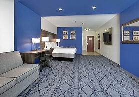 La Quinta Inn & Suites by Wyndham Denton - University Drive