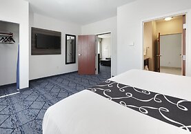 La Quinta Inn & Suites by Wyndham Denton - University Drive