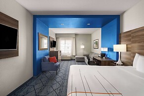 La Quinta Inn & Suites by Wyndham Denton - University Drive