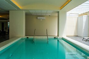 Hotel Crown Victoria