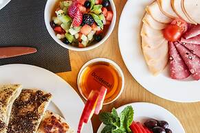 Hotel Crown Victoria