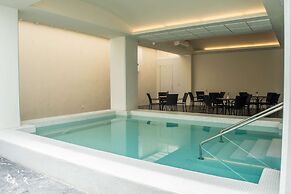 Hotel Crown Victoria