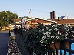 Black Hawk Motel and Suites