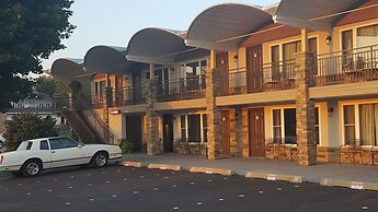 Black Hawk Motel and Suites