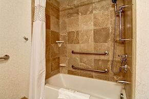 Hampton Inn & Suites by Hilton Red Deer