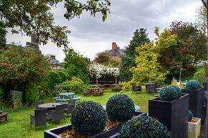 Lion Hotel and Studio Apartments