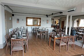 Lion Hotel and Studio Apartments