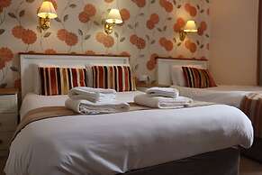 Lion Hotel and Studio Apartments