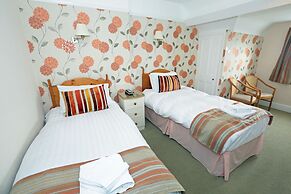 Lion Hotel and Studio Apartments