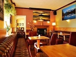 Lion Hotel and Studio Apartments