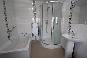 Lion Hotel and Studio Apartments