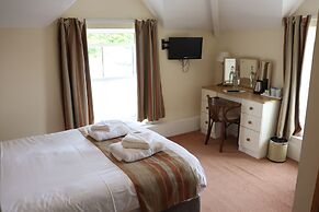 Lion Hotel and Studio Apartments