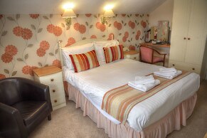 Lion Hotel and Studio Apartments