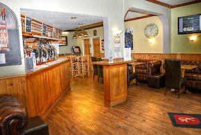 Lion Hotel and Studio Apartments