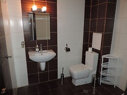 Gondola Apartments & Suites