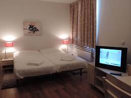 Gondola Apartments & Suites