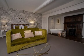 Stonehouse Court Hotel