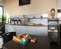 Tahiti Airport Motel