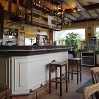 Elckerlyck Inn Hotel