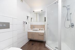 Century Park Motor Lodge