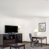 Super 8 by Wyndham Cedar Falls IA - University