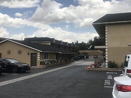 Walnut Inn & Suites West Covina