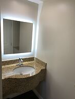 Walnut Inn & Suites West Covina