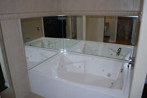 Walnut Inn & Suites West Covina