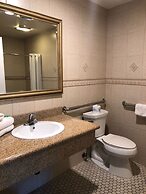 Walnut Inn & Suites West Covina