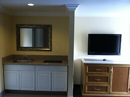 Walnut Inn & Suites West Covina