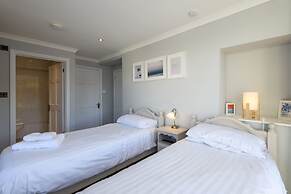 Beachcombers Apartments